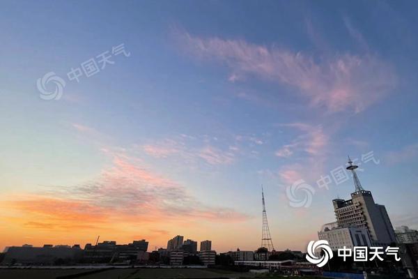 北京清晨天空朝霞美麗