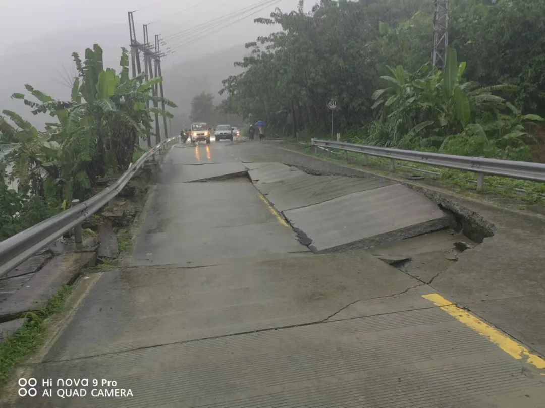 五指山毛陽鎮(zhèn)S288路段塌方情況