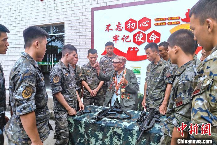 李渭清老英雄講述長津湖戰(zhàn)役 勉勵(lì)官兵強(qiáng)軍信仰