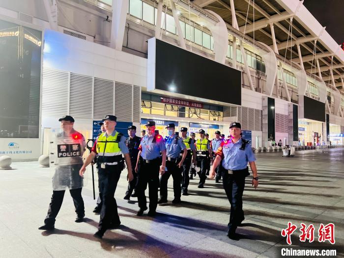 鉄路警方加強治安整治 應對中鞦客流高峰