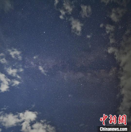 安吉星空之夜：夜觀星辰追索浪漫