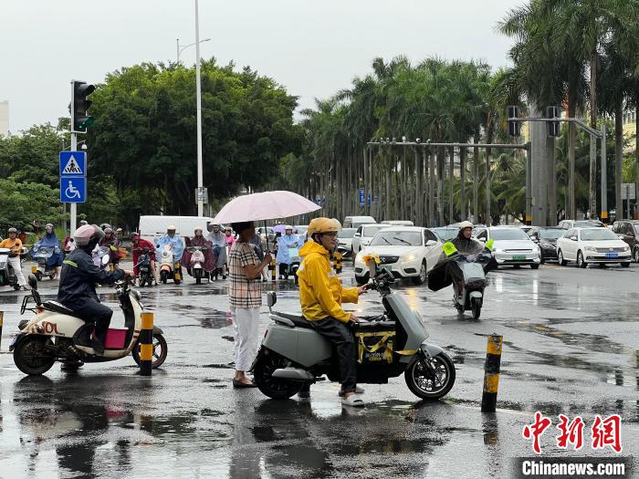 超強(qiáng)臺(tái)風(fēng)“摩羯”逼近海南島 大風(fēng)暴雨來(lái)襲